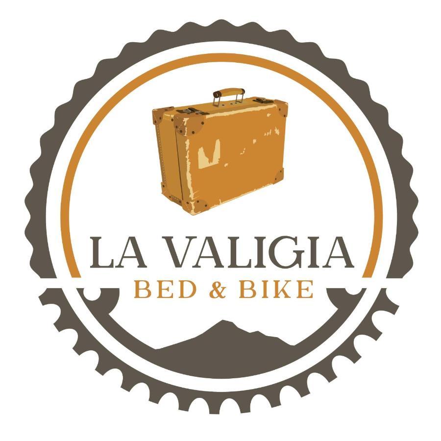 La Valigia Bed & Bike Bed & Breakfast Mantello Exterior photo
